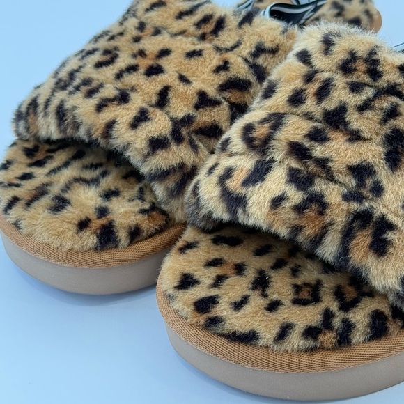 Koolaburra Leopard by UGG cheetah Print Flats - Picture 3 of 11